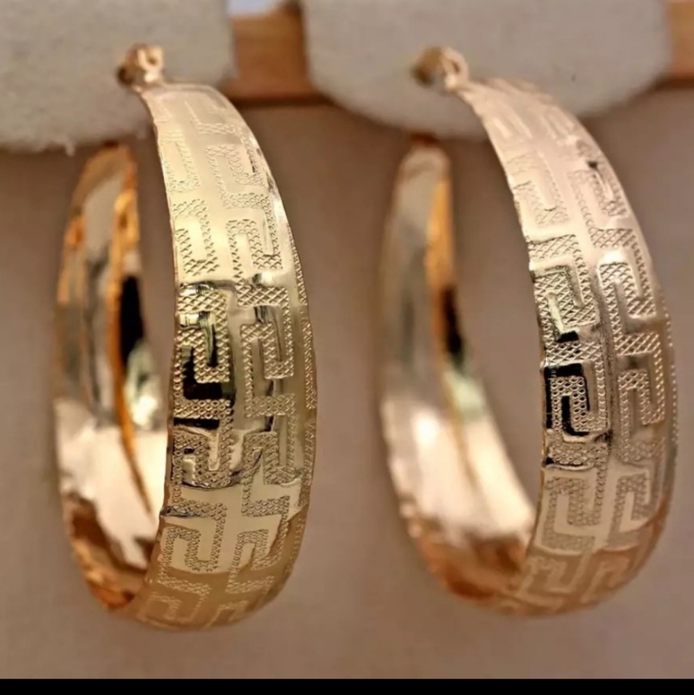New Luxury 18k Gold Hoop Round Earrings - Picture 7 of 7